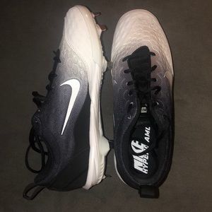 Women’s Metal Softball Cleats Nike Size 10